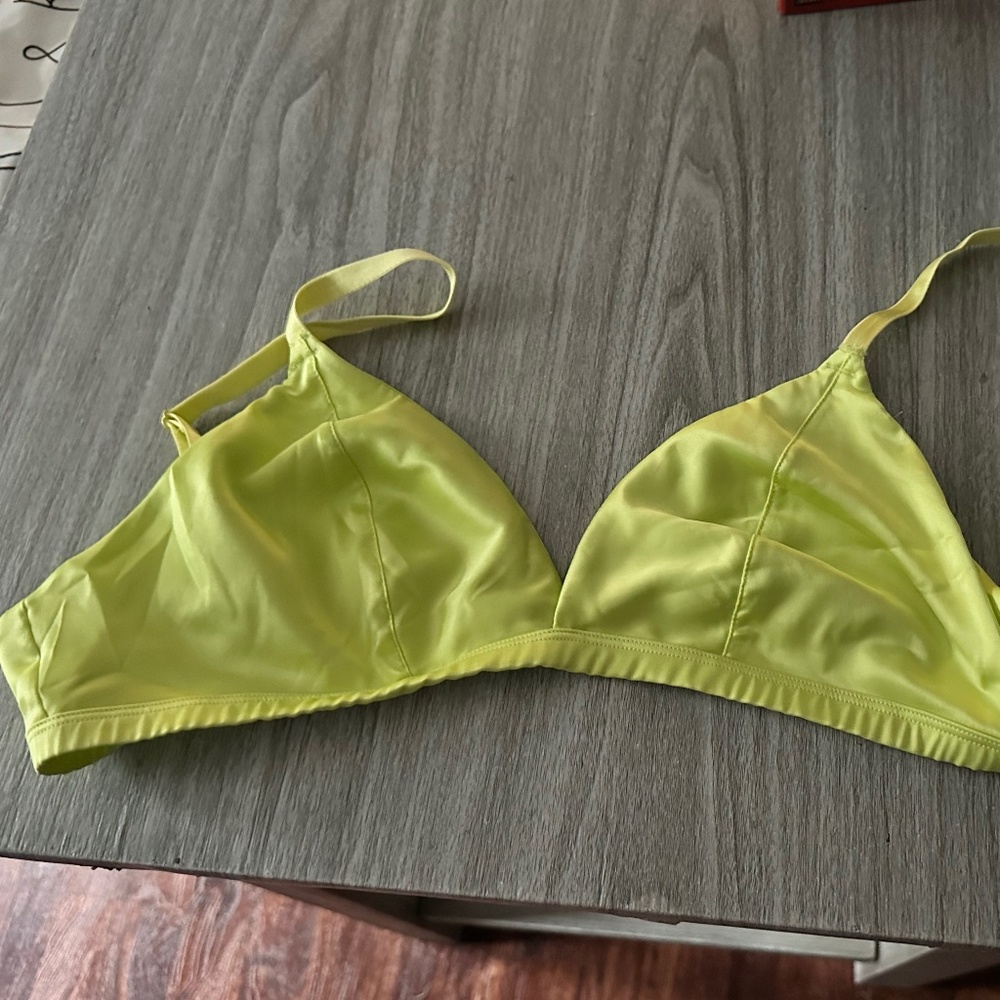 Victoria's Secret Tease Wireless Triangle Bralette Lime Citron Neon Green Large